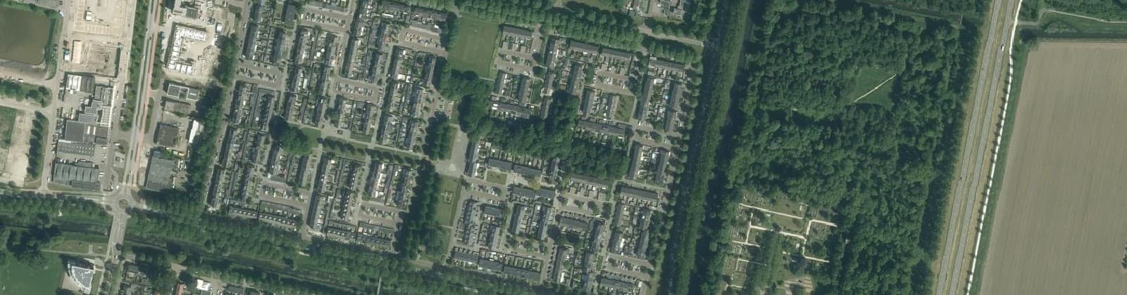 Luchtfoto van De Oeverloperwijk