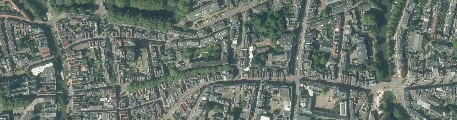 Luchtfoto van Breedstraat en Plompetorengracht e.o.