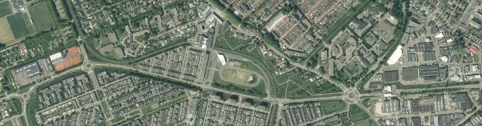 Luchtfoto van Benschopperpoort en Het Podium
