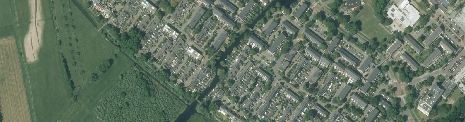 Luchtfoto van Brugakker