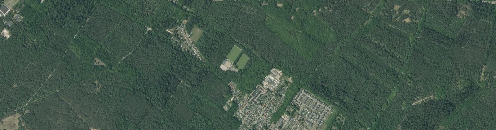 Luchtfoto van Verspreide huizen Austerlitz