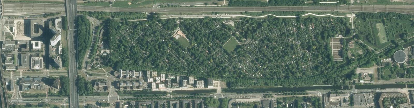 Luchtfoto van Woon- en Groengebied Sloterdijk