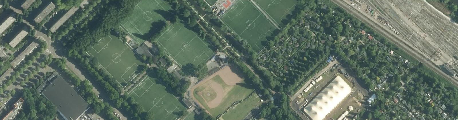 Luchtfoto van Sportpark Middenmeer-Noord