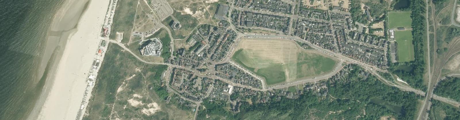 Luchtfoto van Wijk aan Zee