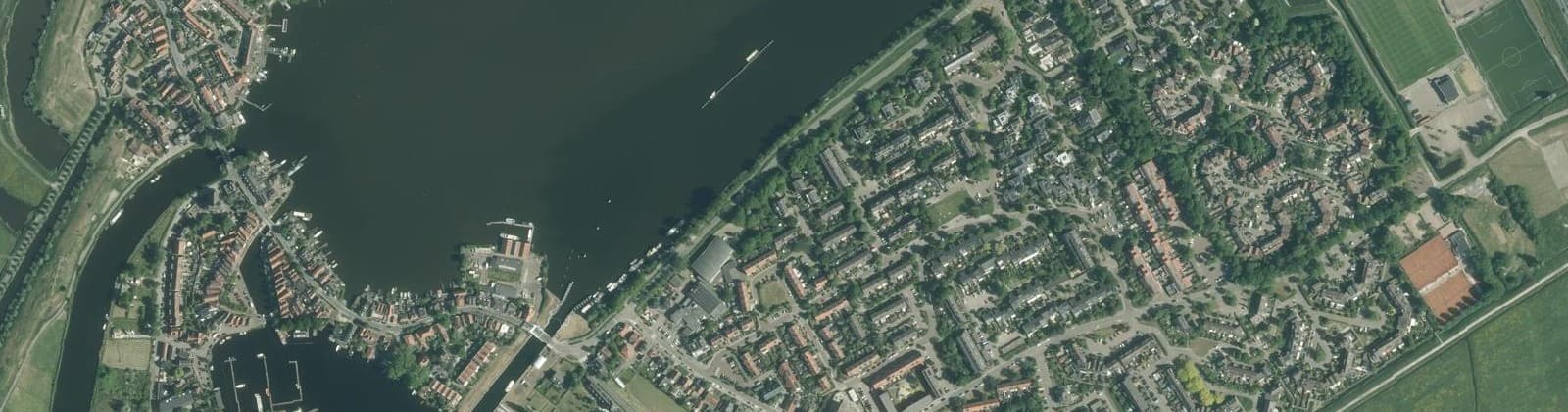 Luchtfoto van Spaarndam