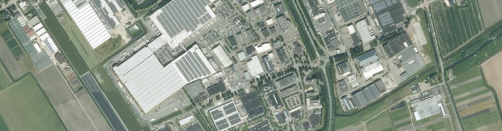 Luchtfoto van Zwaagdijk-Oost Bedrijventerrein