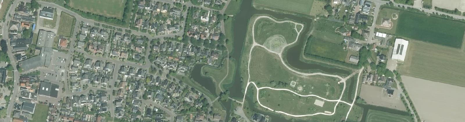 Luchtfoto van Tuitjenhorn-Centrum en Kerkbuurt