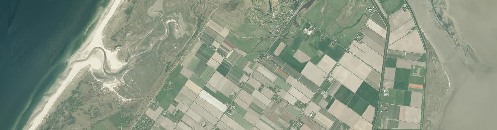 Luchtfoto van Verspr.h. in de polders Eierland en Eend