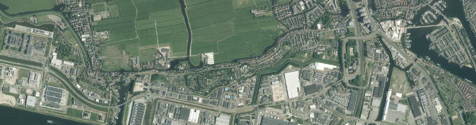 Luchtfoto van Westzanerdijk