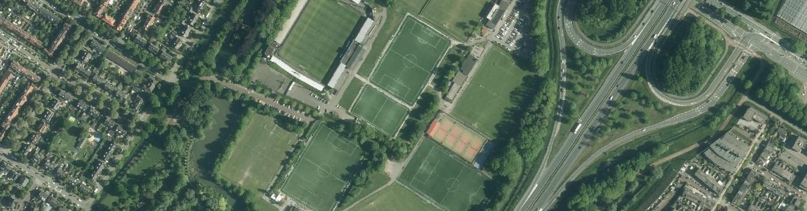 Luchtfoto van Sportterrein Krommedijk