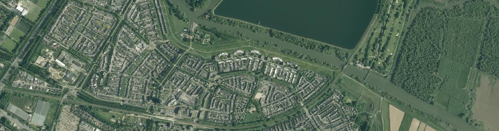 Luchtfoto van Van Ravesteijn-erf en omgeving