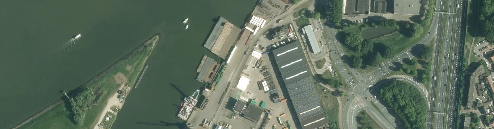 Luchtfoto van Handelskade en 's-Gravendeelsedijk