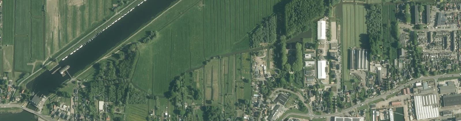Luchtfoto van Rivierdijk west