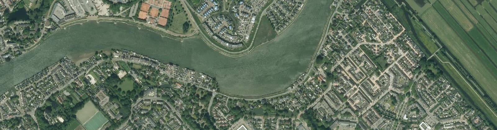 Luchtfoto van Boveneind