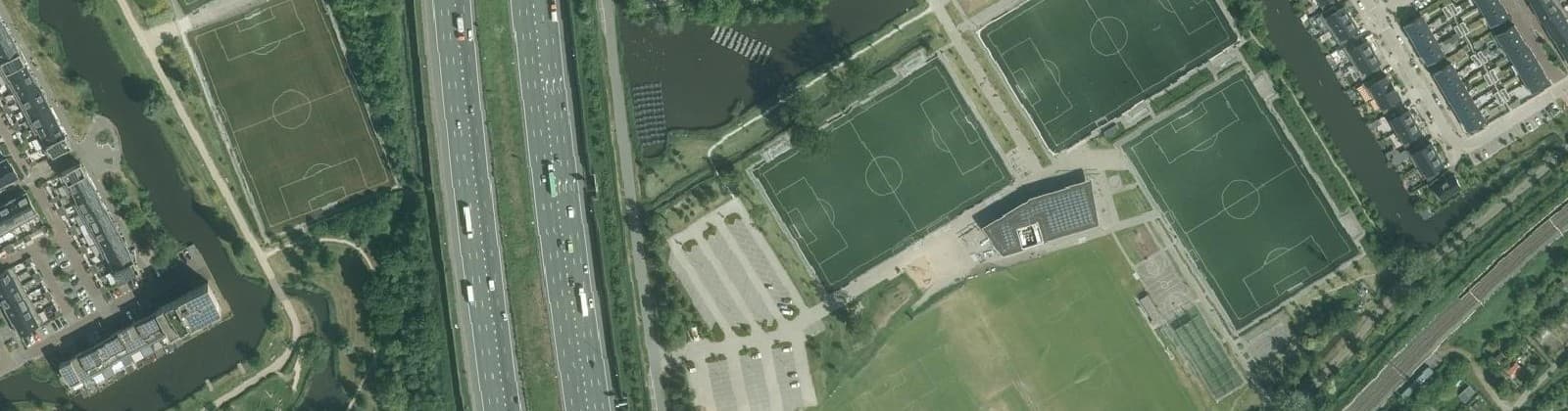 Luchtfoto van Sportpark Harga