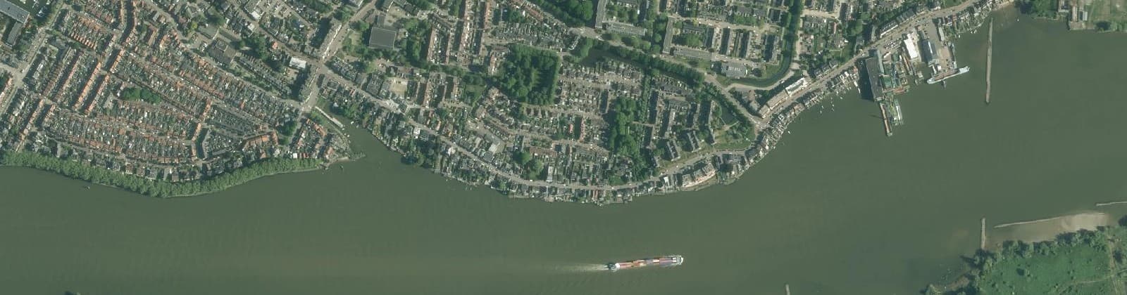Luchtfoto van Rivierdijk-West