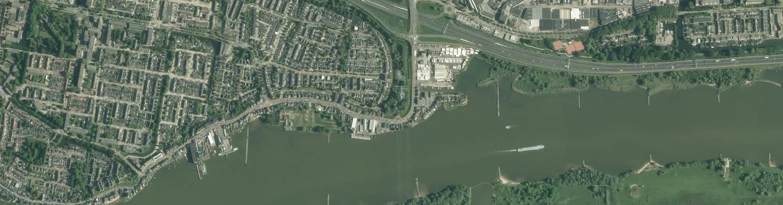 Luchtfoto van Rivierdijk-Oost