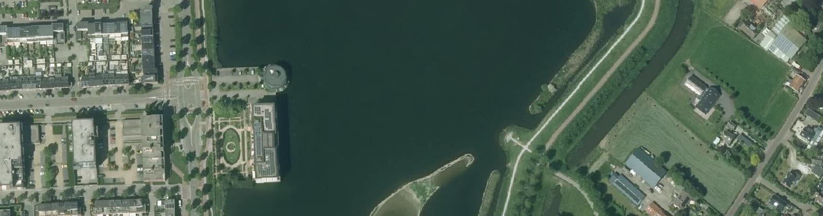 Luchtfoto van Benthuizerplas