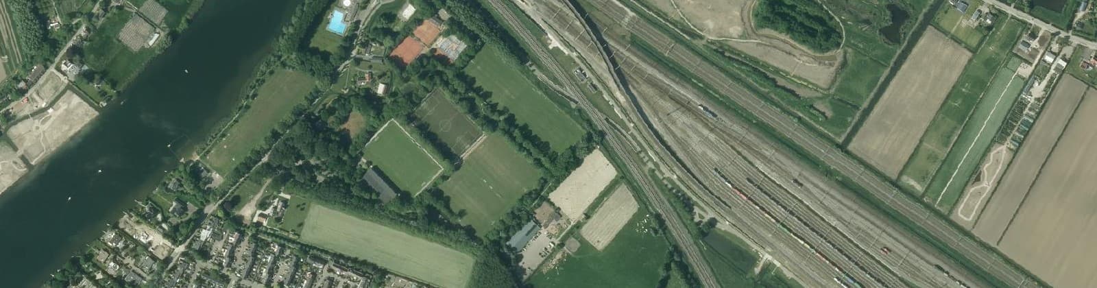Luchtfoto van Sportcomplex 'De Molenwei'
