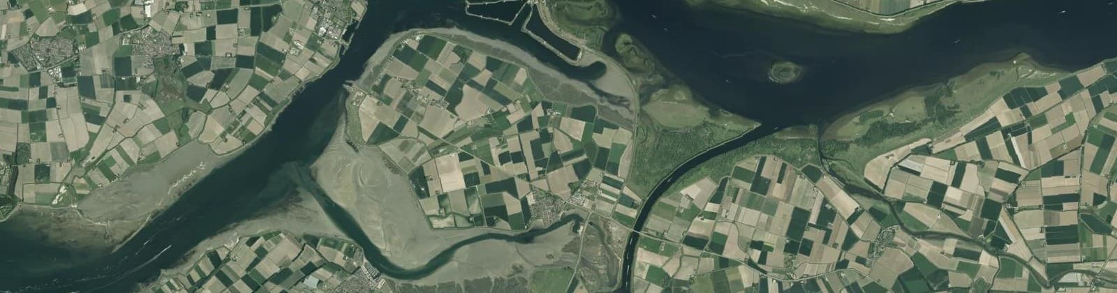 Luchtfoto van Verspreide huizen Sint Philipsland