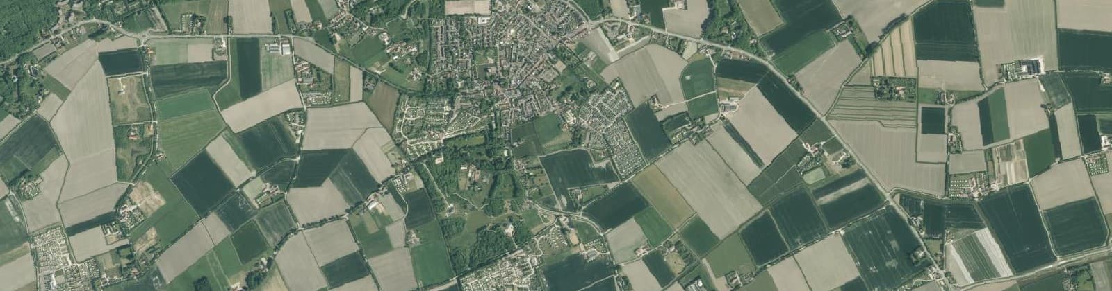 Luchtfoto van Verspreide huizen in het Zuiden