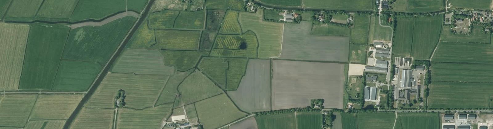 Luchtfoto van Verspreide huizen Oentsjerk