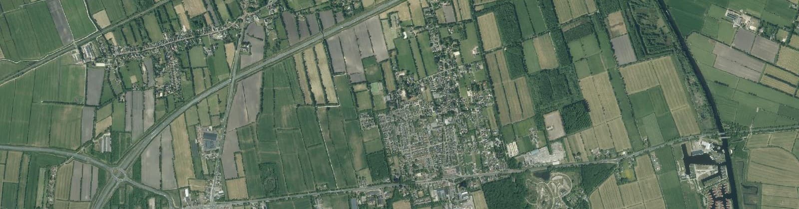 Luchtfoto van Verspreide huizen Noordburgum