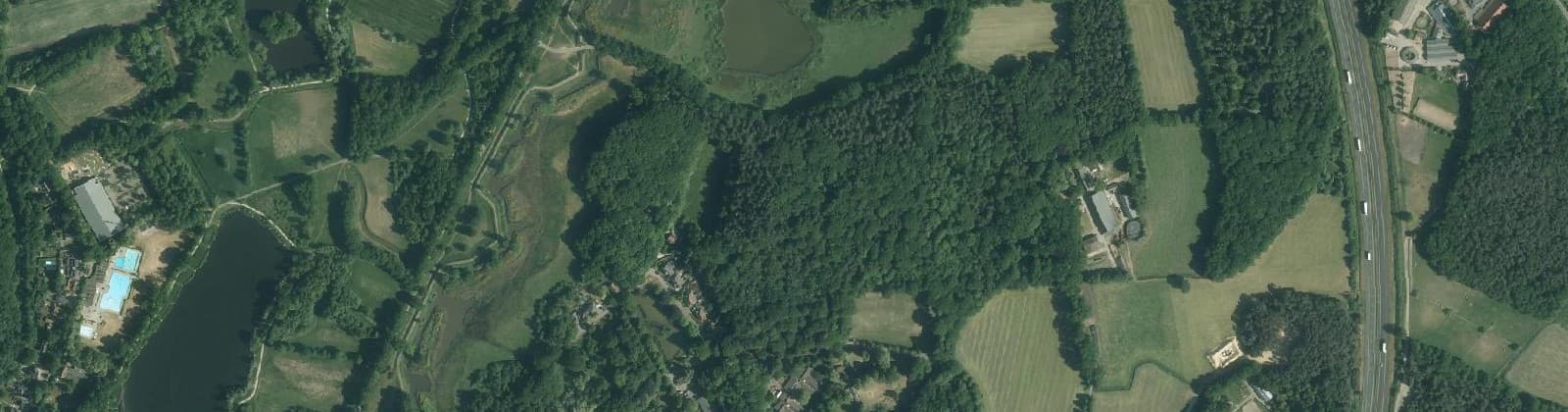 Luchtfoto van Verspreide huizen Vrederust