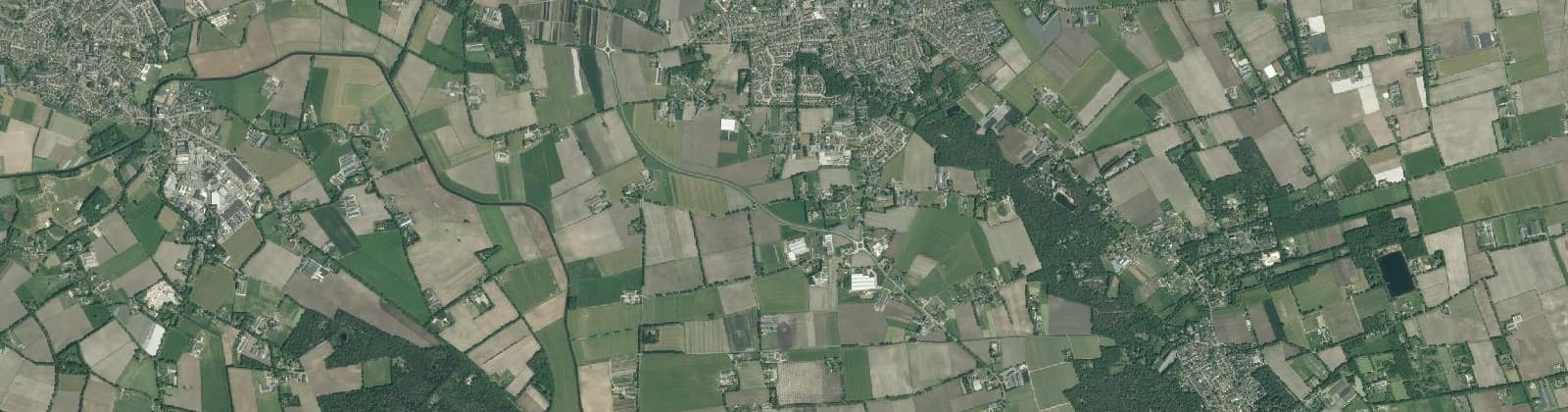 Luchtfoto van Verspreide huizen Zandhoek en Peelstraat