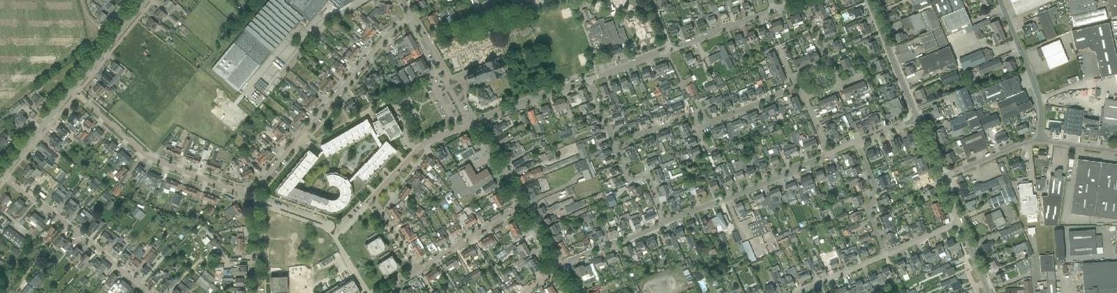 Luchtfoto van Sint Jozefparochie-Oost