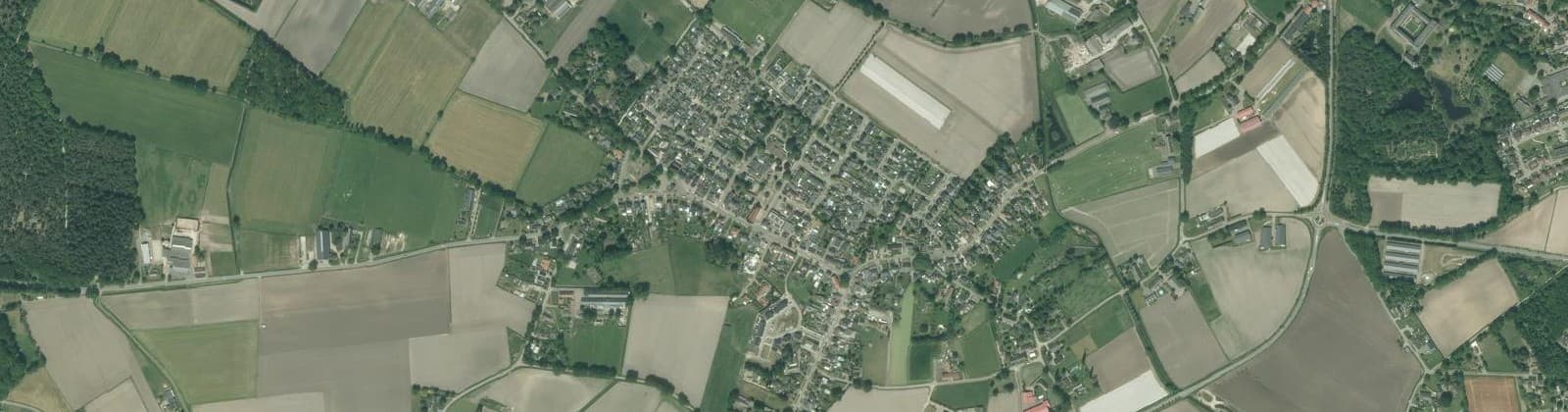 Luchtfoto van Vlierden kern