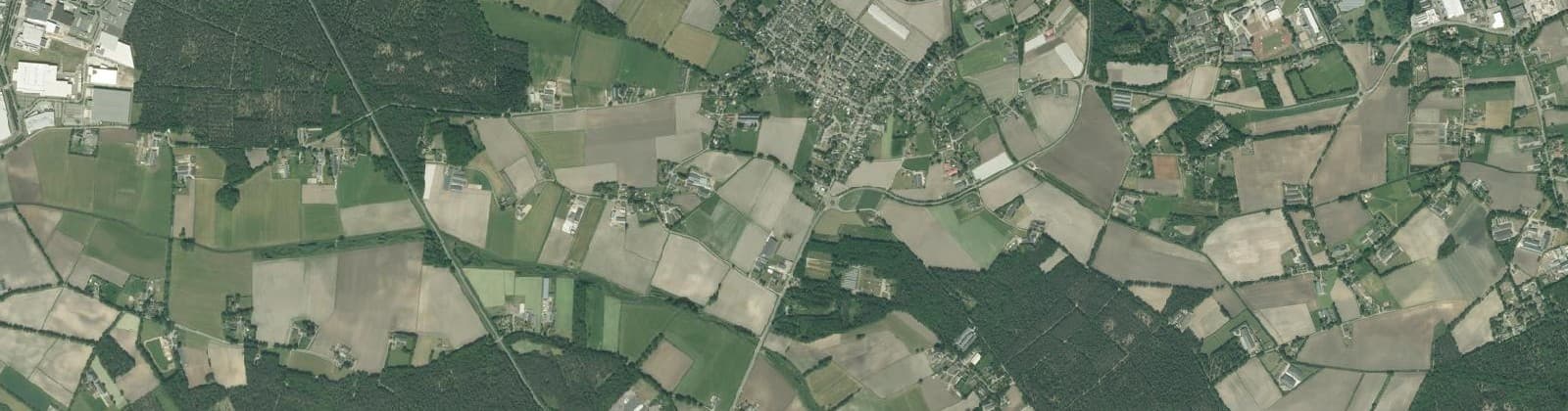Luchtfoto van Verspreide woningen bij Vlierden