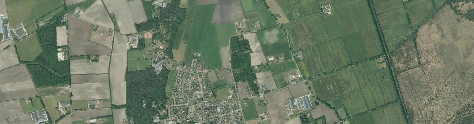 Luchtfoto van Verspreide woningen bij Neerkant