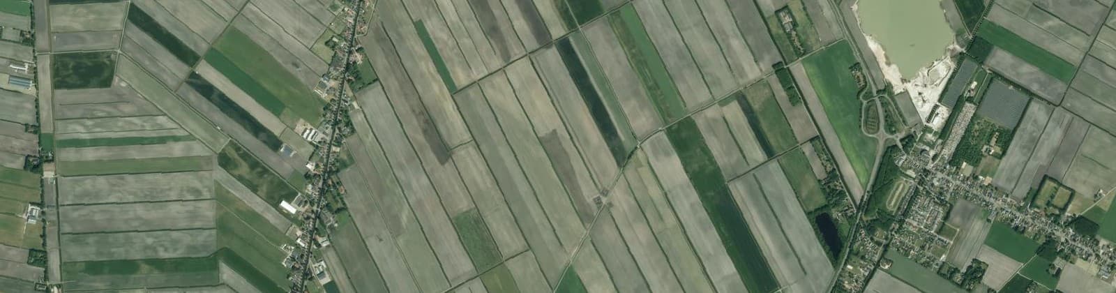 Luchtfoto van Verspreide huizen Nieuwe Pekela