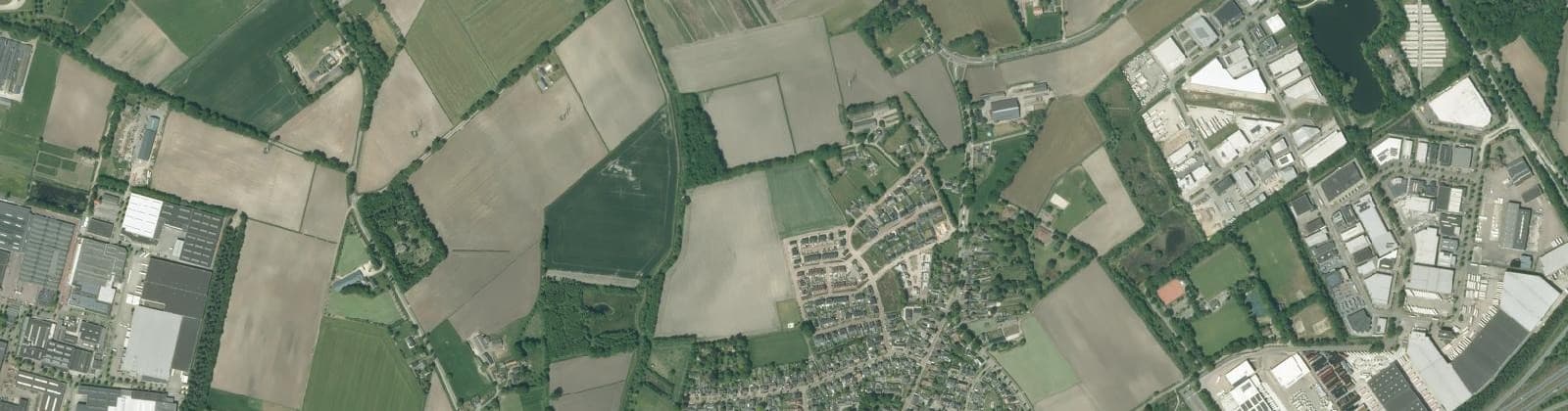 Luchtfoto van Verspreide huizen Duizel
