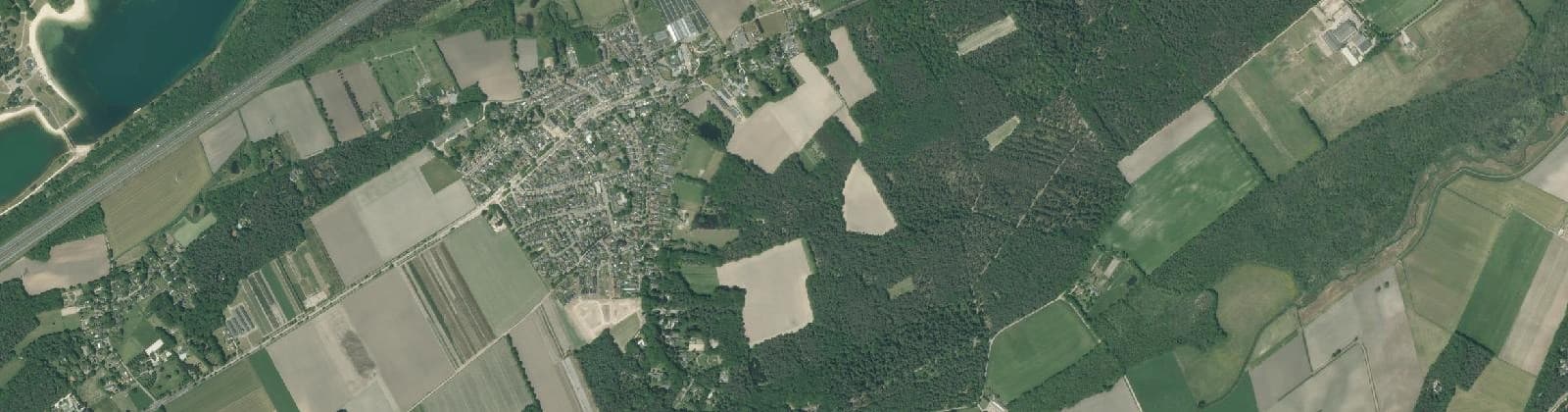 Luchtfoto van Verspreide huizen Steensel