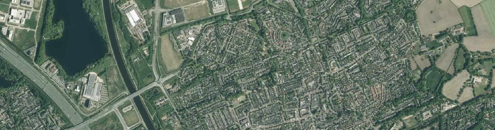 Luchtfoto van De Overlaet west