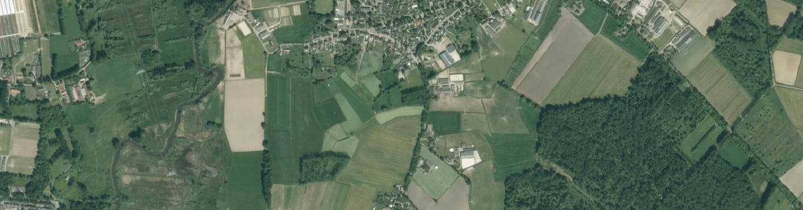 Luchtfoto van Verspreide huizen Nederwetten
