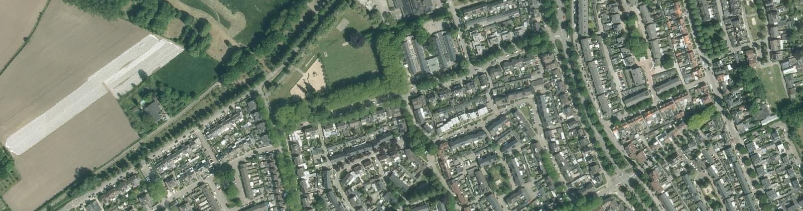 Luchtfoto van omg Pannenschuur Centrum