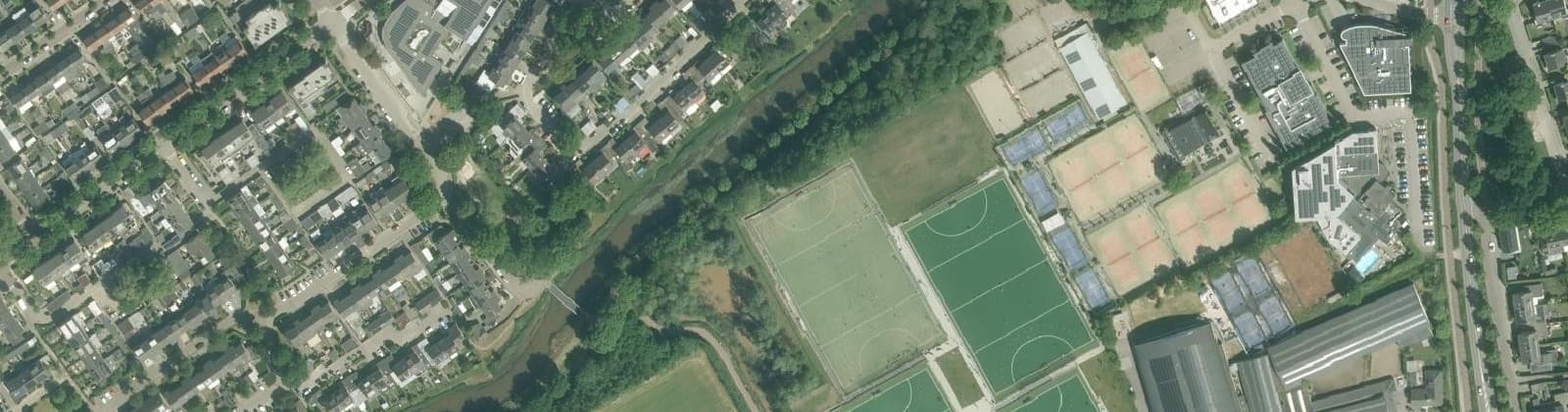 Luchtfoto van Sportpark Den Donk