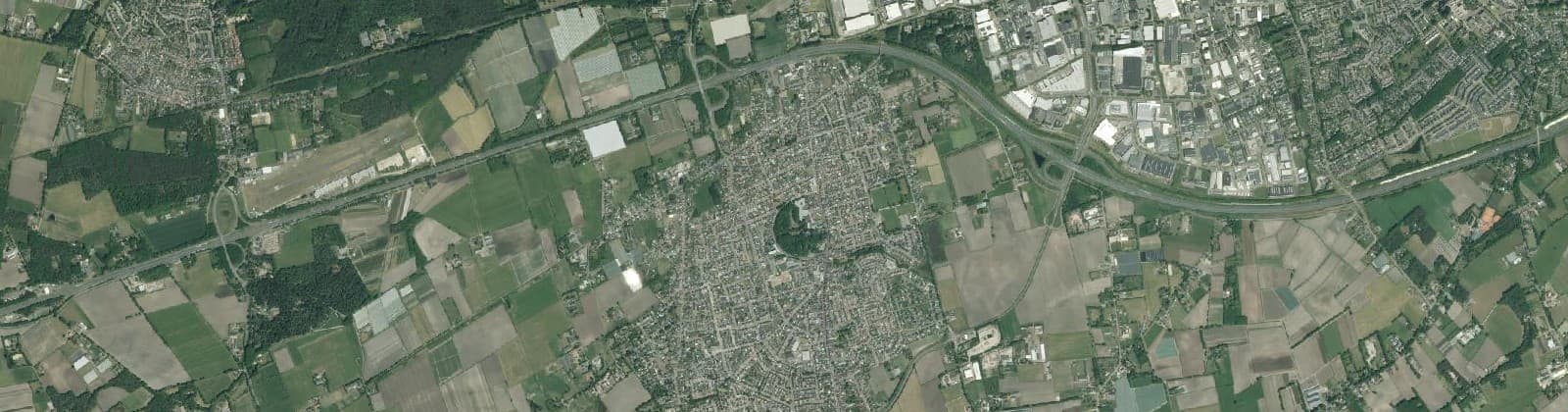 Luchtfoto van Verspreide huizen Sint Willebrord