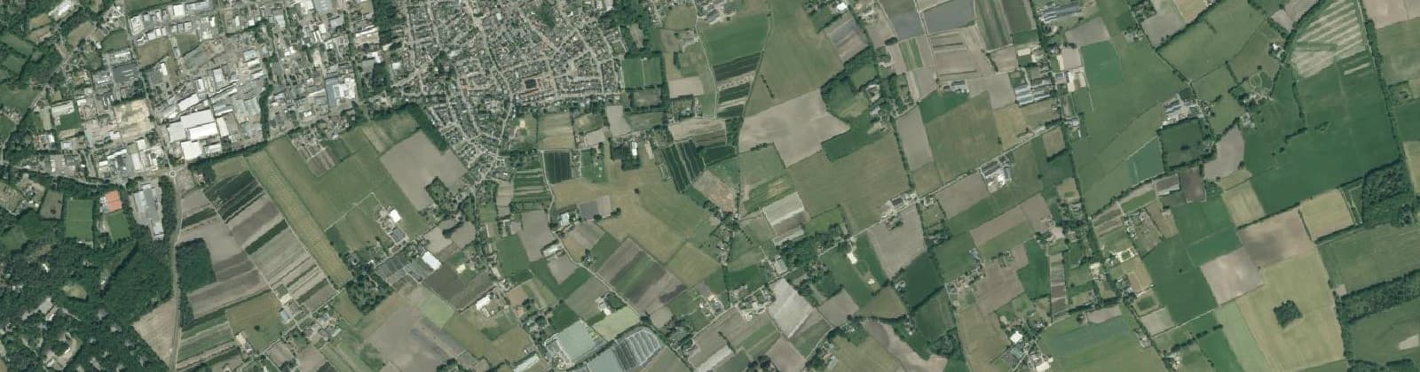 Luchtfoto van Verspreide huizen Sprundel