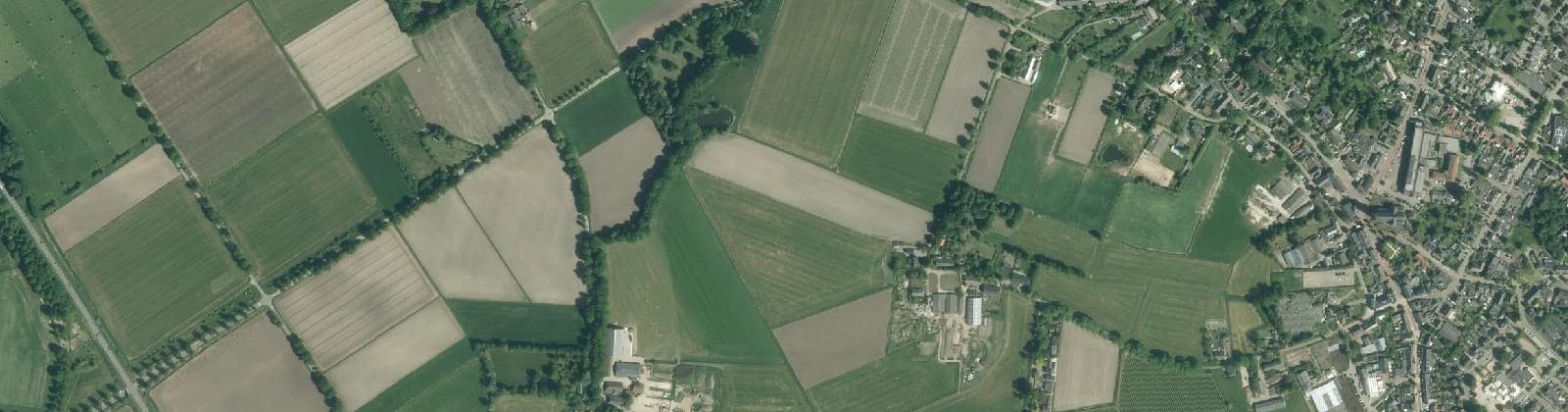 Luchtfoto van Verspreide huizen Maaskantje