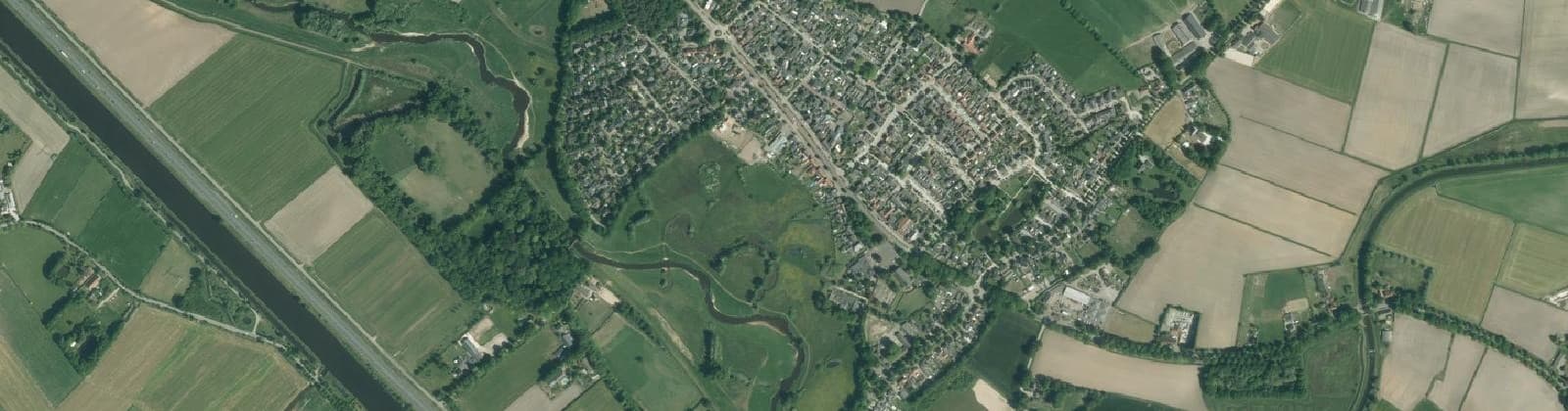 Luchtfoto van Verspreide huizen Middelrode