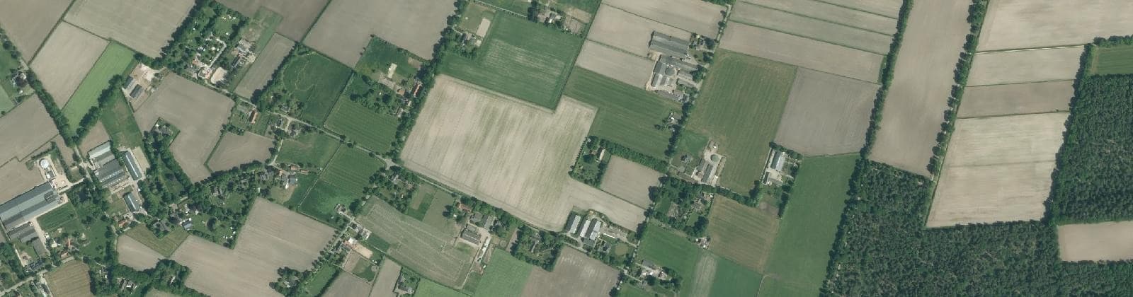 Luchtfoto van Verspreide huizen Heikantse Hoeve