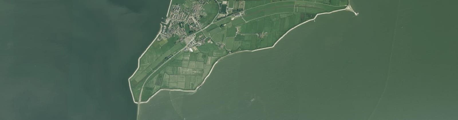 Luchtfoto van Verspr.h. Op de Werven ten Z. van kanaal