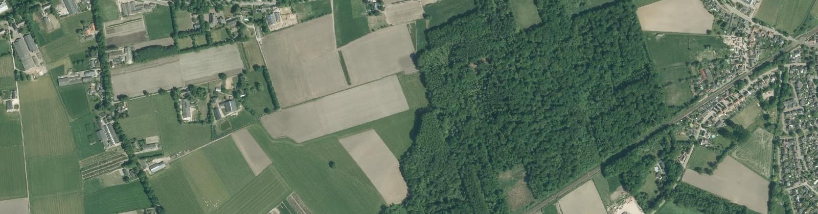 Luchtfoto van Verspr huizen Brokkenbroek en Laar