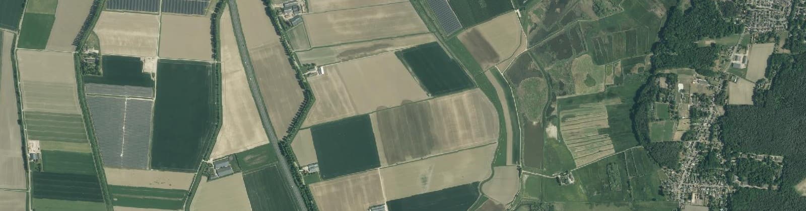 Luchtfoto van Verspreide huizen Woensdrecht