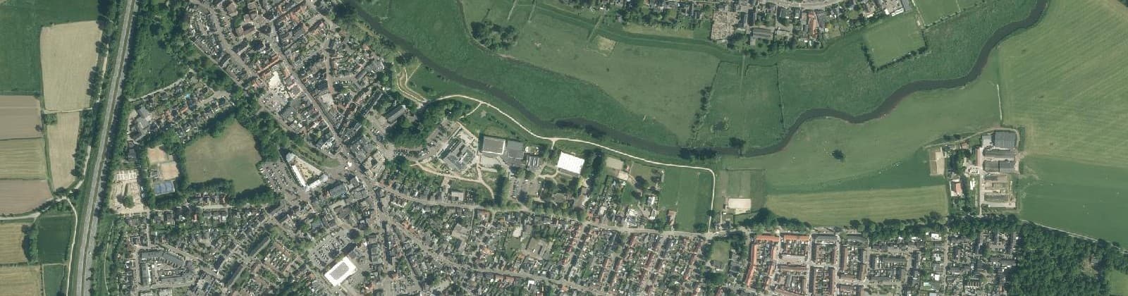 Luchtfoto van Midden