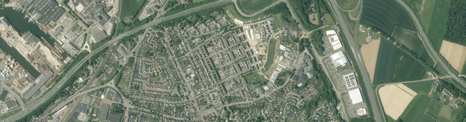 Luchtfoto van Tegelarijeveld-Broekhin